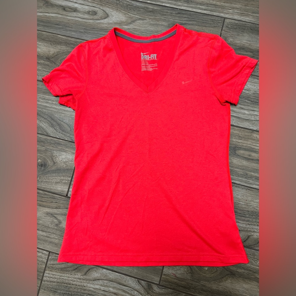 Nike DriFit Womens Top size Medium 🤩
